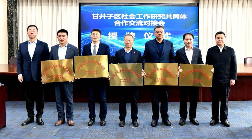 f53878e1a9e9c44229e90c4f205df94